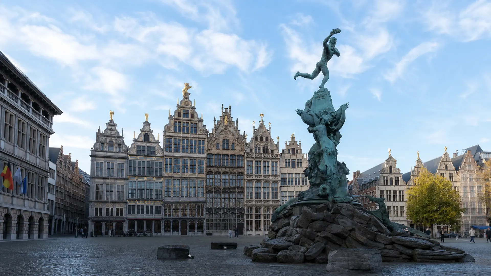La Fuente de Brabo en la Grote Markt de Amberes